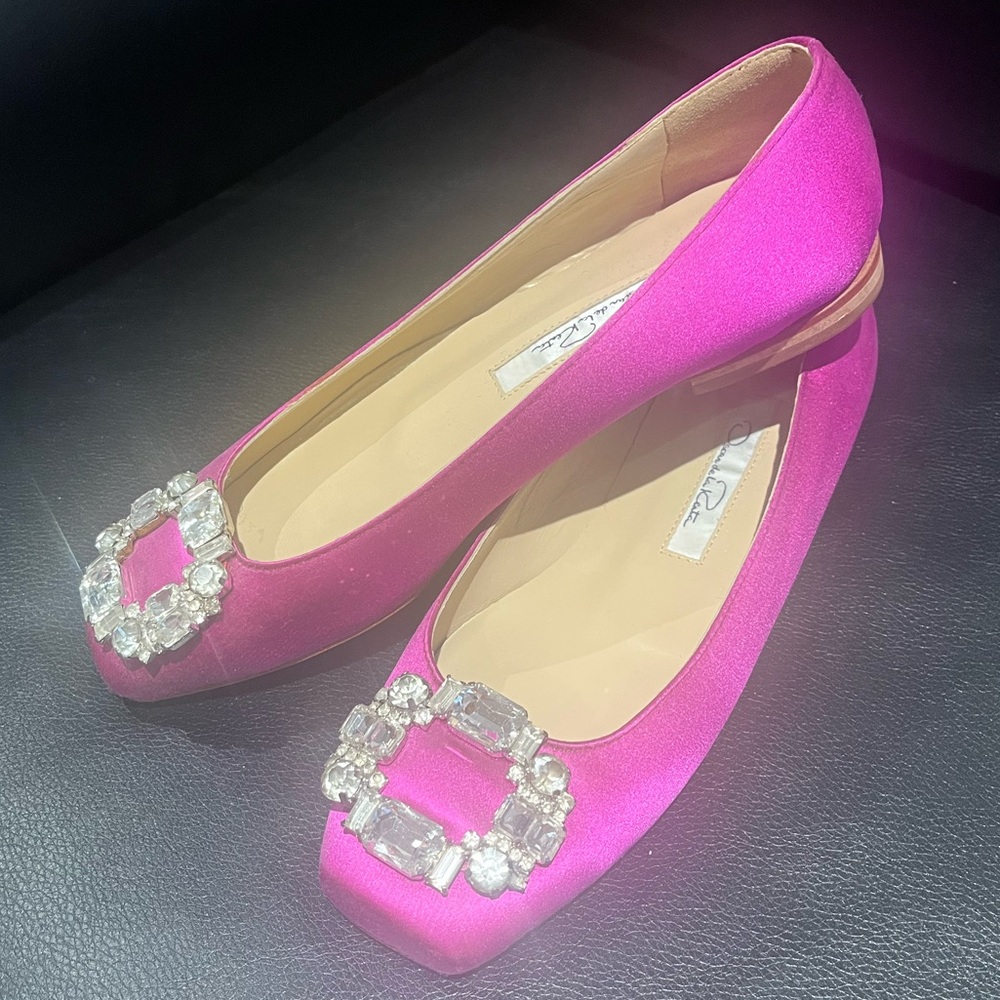 NWOT Oscar de la Renta Deneve Fuchsia Satin Flats Embellished Crystal Buckle 38